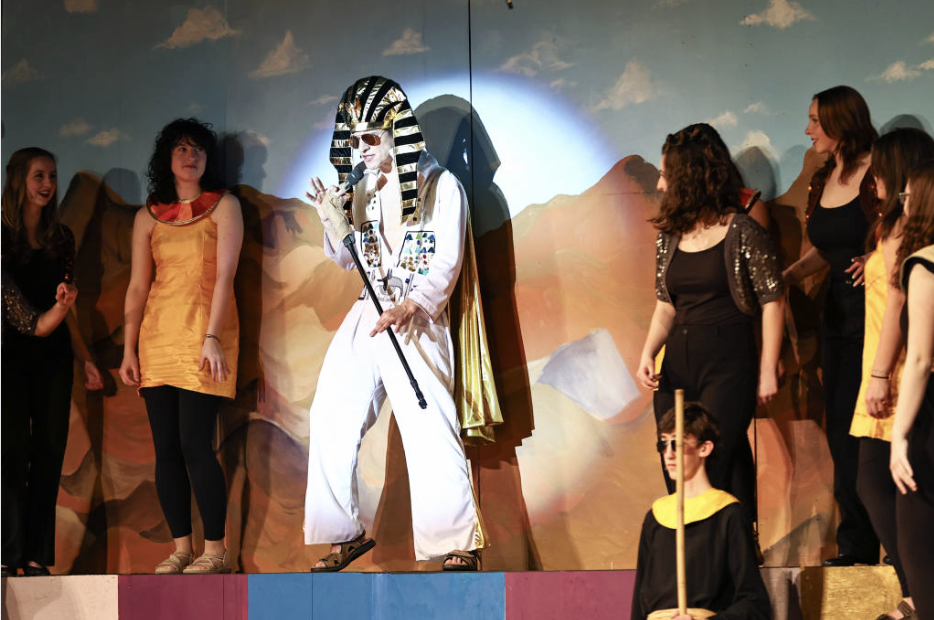 Max performs the solo song for the pharaoh, a spoof on Elvis